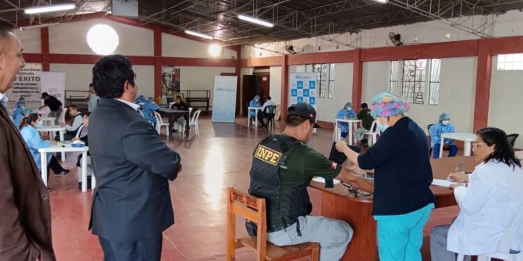 Prevenir EsSalud” brindó más de 40 atenciones a trabajadores del establecimiento penitenciario de Huancayo