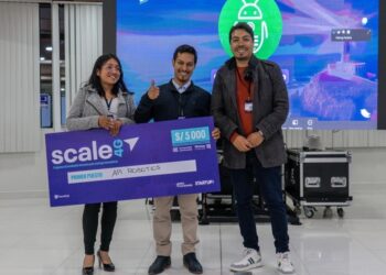 Colmenas robóticas y plataforma de coaching laboral triunfan en el Demo Day Scale de Wichay