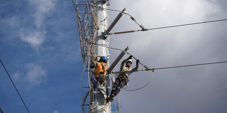 Junín: Cuatro provincias se quedaron sin luz por falla en el sistema de empresa transmisora