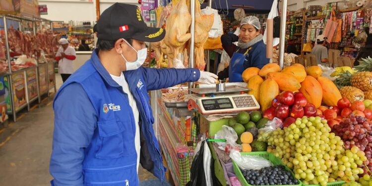 Hasta 300 gramos menos: Decomisan balanzas adulteradas en mercados de Chilca