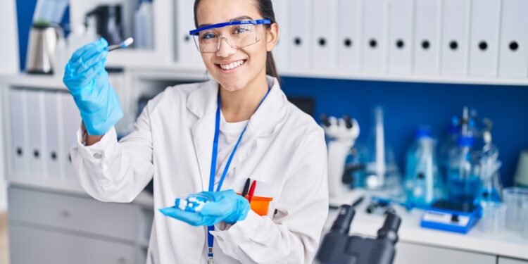 Día Internacional de la Mujer: la importancia de impulsar el liderazgo femenino en el campo STEM