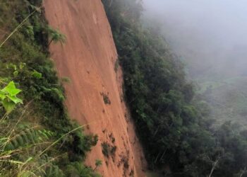 Tres desaparecidos tras derrumbe en Chanchamayo