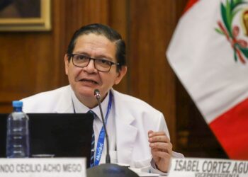 Presidente de EsAalud presentó ejes de gestión y medidas para reducir los tiempos de espera en consultas y cirugías ante el Congreso de la República