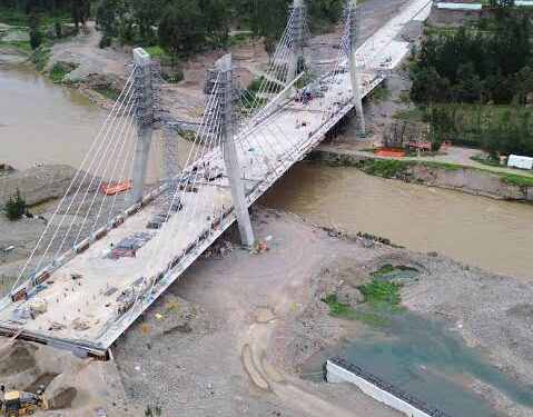 ACCESOS AL PUENTE LA CANTUTA EN RIESGO DE NO CULMINARSE POR OBSERVACIONES NO ATENDIDAS HACE UN AÑO