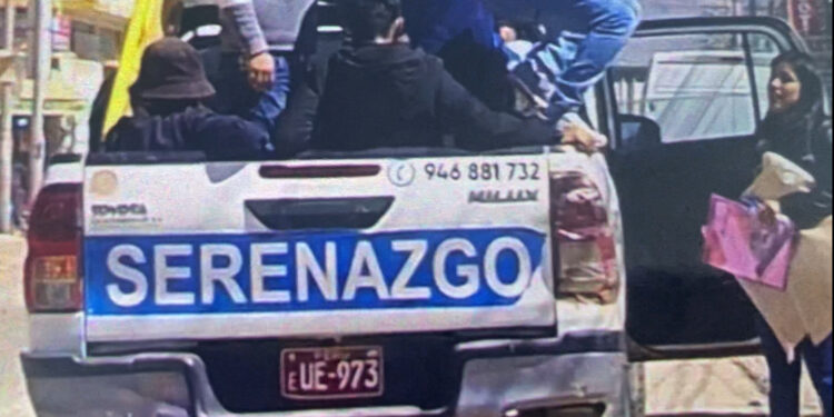 Regidora de Pilcomayo es captada usando vehículo de serenazgo y sería denunciada por peculado