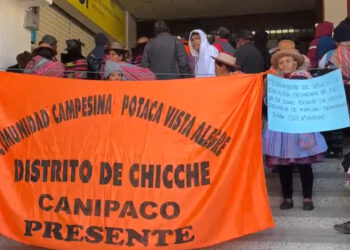 Pobladores de Chicche bloquean sede regional para exigir obras viales y educativas