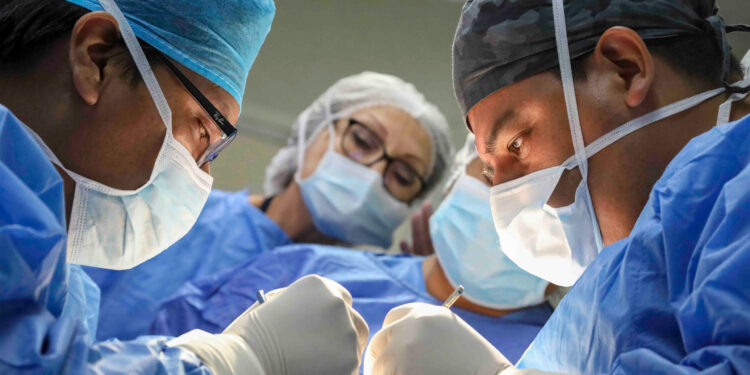 EsSalud Junín incorpora avanzado equipo para cirugías y trasplantes en el Hospital Nacional Ramiro Prialé Prialé