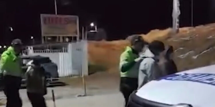 Universitarios son detenidos por presuntamente extorsionar a su compañera con fotos y videos íntimos