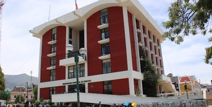 Cuestionan contratación y funciones de trabajadora allegada a gestión de Dennis Cuba en la Municipalidad de Huancayo