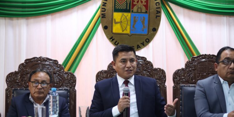 Alcalde Dennis Cuba rechaza vínculos familiares y anuncia cambios en Abastecimiento tras denuncias