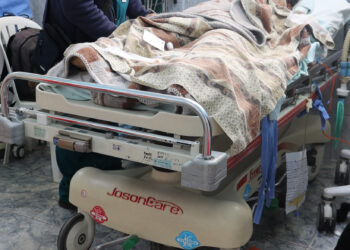 Menor de 13 años recibe atención especializada en el Hospital El Carmen tras caída desde el puente Chanchas
