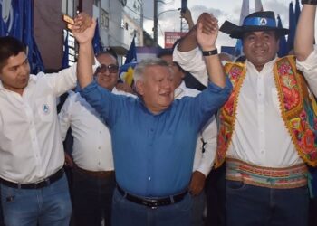 César Acuña bajo investigación del JEE Huancayo por presunta vulneración de neutralidad electoral tras acto proselitista en Huamanmarca