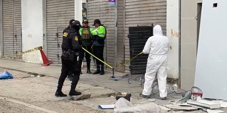 Delincuentes usan gas para hacer explotar cajero en Huancayo
