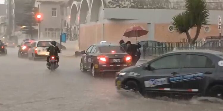 ALERTA EN HUANCAYO: TEMPORADA DE LLUVIAS SE ADELANTA Y PROLONGARÁ SU FUERZA 