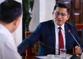 “Dios ha permitido que usted esté en ese sillón”: Dennys Cuba respalda sin matices al presidente Jerí en plena crisis social
