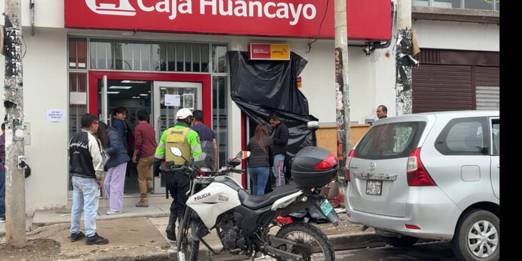 Por segunda vez intentan robar con explosivos cajero de Caja Huancayo