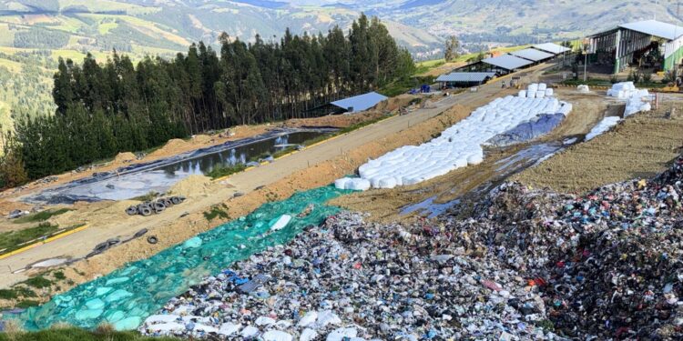 OEFA advierte riesgos ambientales en relleno sanitario de Tiranapampa y exige acciones inmediatas