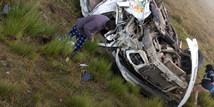 MÁS DE DIEZ HERIDOS DEJA CHOQUE FRONTAL ENTRE MINIVÁN Y AUTO EN LA CARRETERA CENTRAL