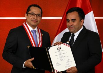 Marlon Aguirre recibe credencial y se alista para asumir representación de Junín en el Congreso