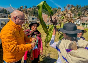 Cochas Chico celebró su 65.º aniversario con reconocimiento al trabajo del campesinado