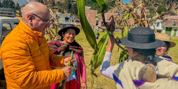 Cochas Chico celebró su 65.º aniversario con reconocimiento al trabajo del campesinado