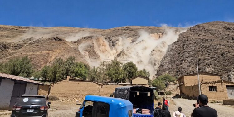 IGP DESCARTA EMISIÓN DE VAPOR EN CERRO DE CHUPURO: NUBE BLANCA FUE POLVO POR DESPRENDIMIENTO DE ROCAS