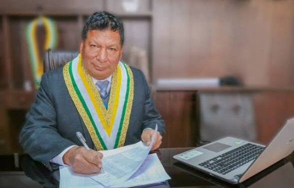 JNE RETIRA LA CREDENCIAL DE JULIO LLALLICO COMO ALCALDE DE EL TAMBO