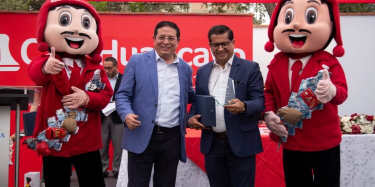Caja Huancayo reafirma compromiso social con comunidades afectadas y familias que más lo necesitan