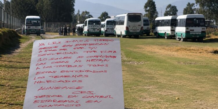 MAFIA AMENAZA A TRANSPORTISTAS Y PARALIZA MÁS DE 25 CÚSTERES EN CHUPACA