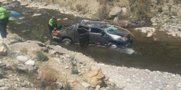 Camioneta cae al río Shullcas y deja una persona fallecida en la ruta hacia Acopalca