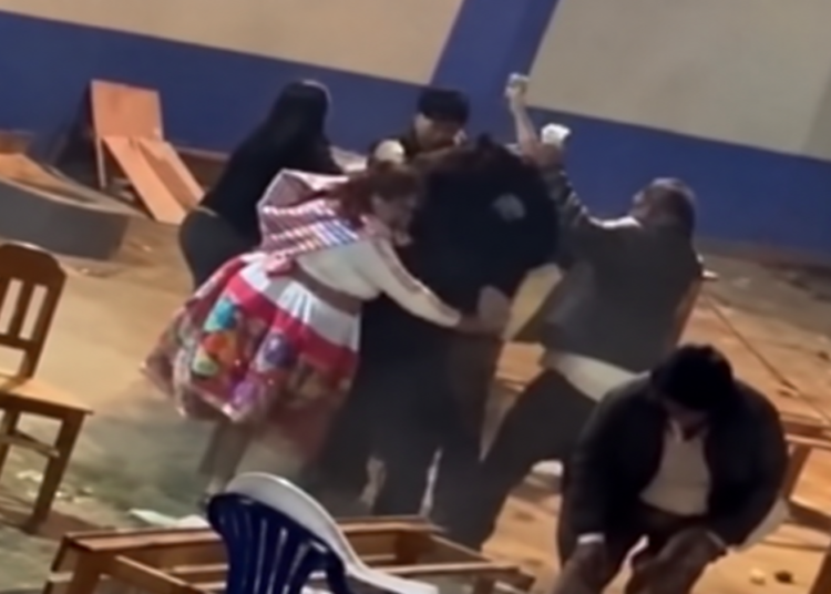 PELEA EN FIESTA DE SANTIAGO TERMINA CON OCHO HERIDOS Y UN DETENIDO EN ATAURA