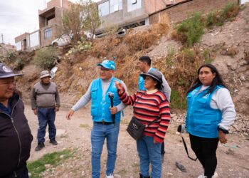 RAFAEL MEZA LLEGA A LA VICTORIA Y RECOGE DEMANDAS DE VECINOS DEL SECTOR B