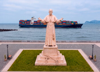 CAJA HUANCAYO FINANCIA ESCULTURA MONUMENTAL DEL PAPA LEÓN XIV EN EL CALLAO