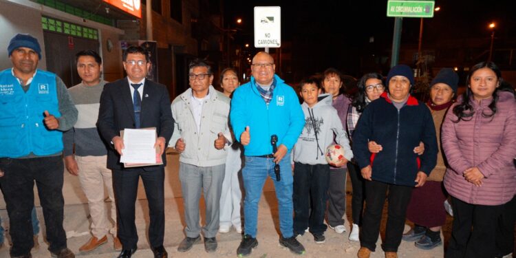 Rafael Meza recoge demandas de vecinos de la avenida Circunvalación y plantea compromisos para una eventual gestión